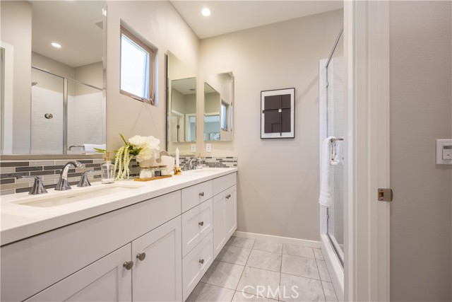 MLS #OC25221129 image #17