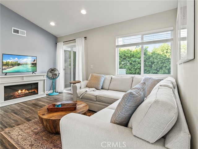 MLS #OC25221187 image #8