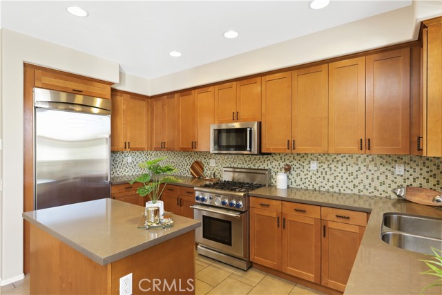 MLS #OC25221198 image #1