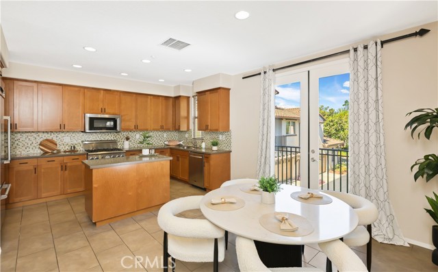 MLS #OC25221198 image #6