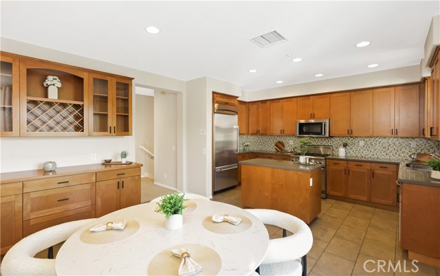 MLS #OC25221198 image #8