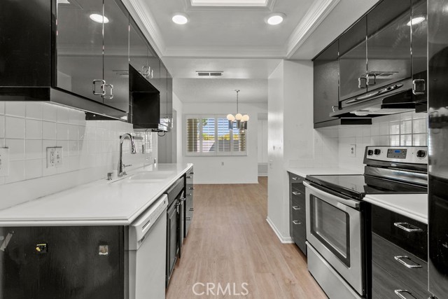 MLS #OC25221307 image #6