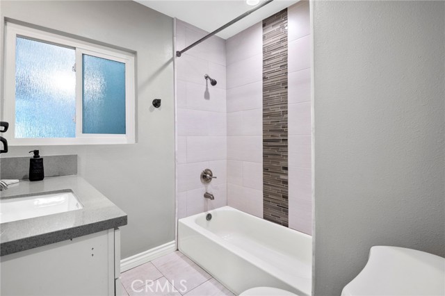 MLS #OC25221313 image #13