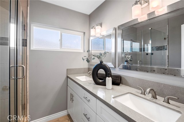 MLS #OC25221313 image #18