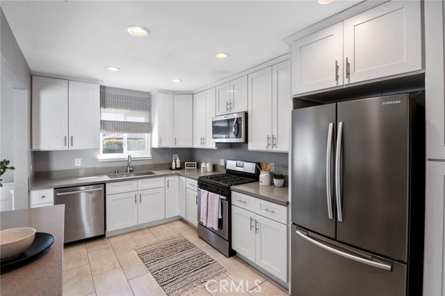 MLS #OC25221313 image #9