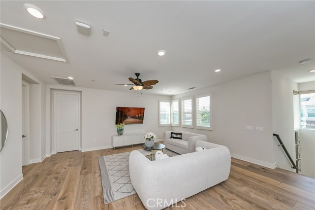 MLS #OC25221565 image #29