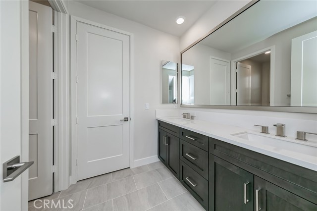 MLS #OC25221565 image #45