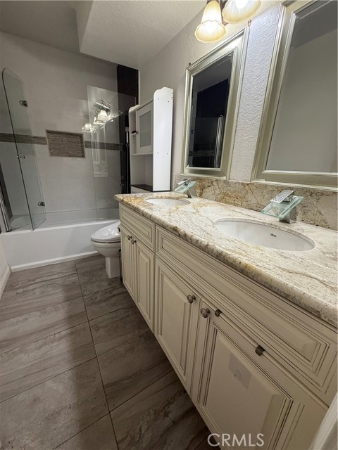 MLS #OC25221738 image #10