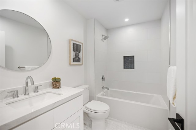 MLS #OC25222003 image #27