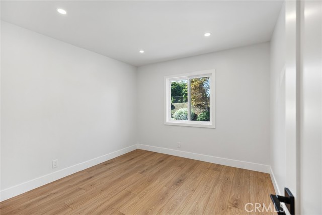 MLS #OC25222003 image #29