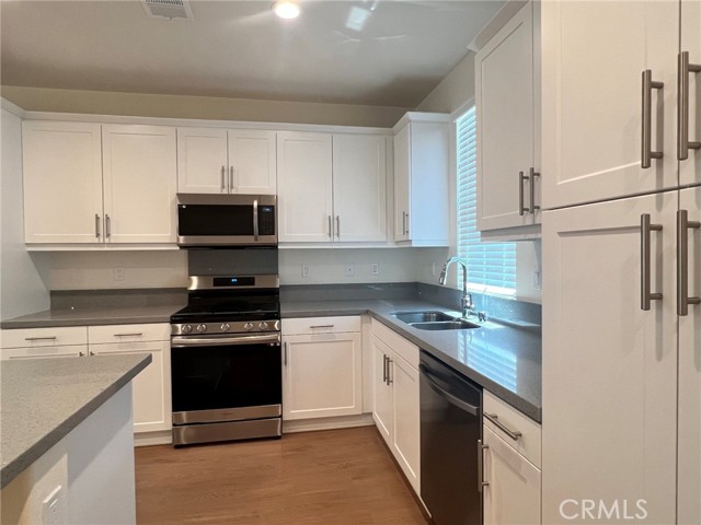 MLS #OC25222114 image #1