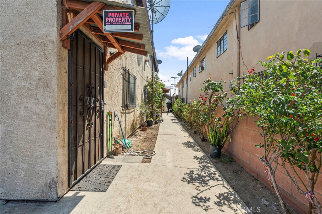 MLS #OC25222143 image #38