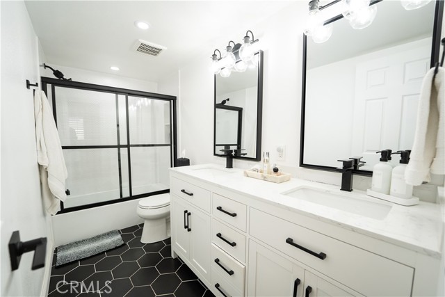 MLS #OC25222272 image #13