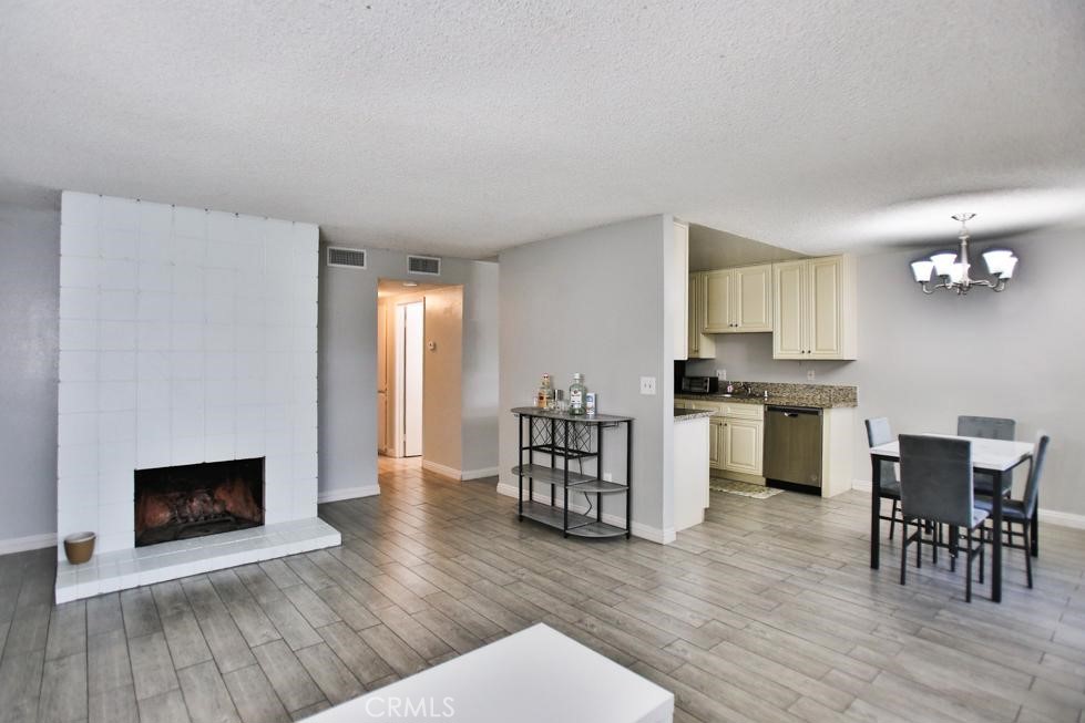 MLS #OC25222392 image #1