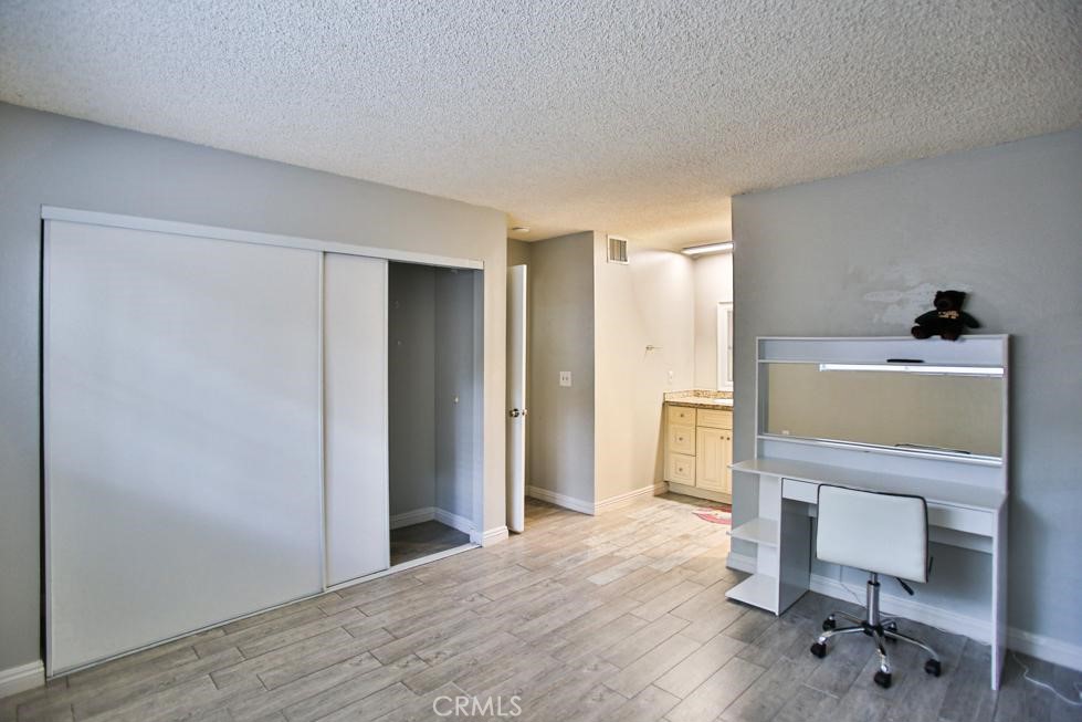 MLS #OC25222392 image #7