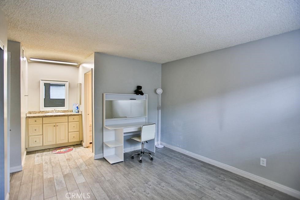 MLS #OC25222392 image #8