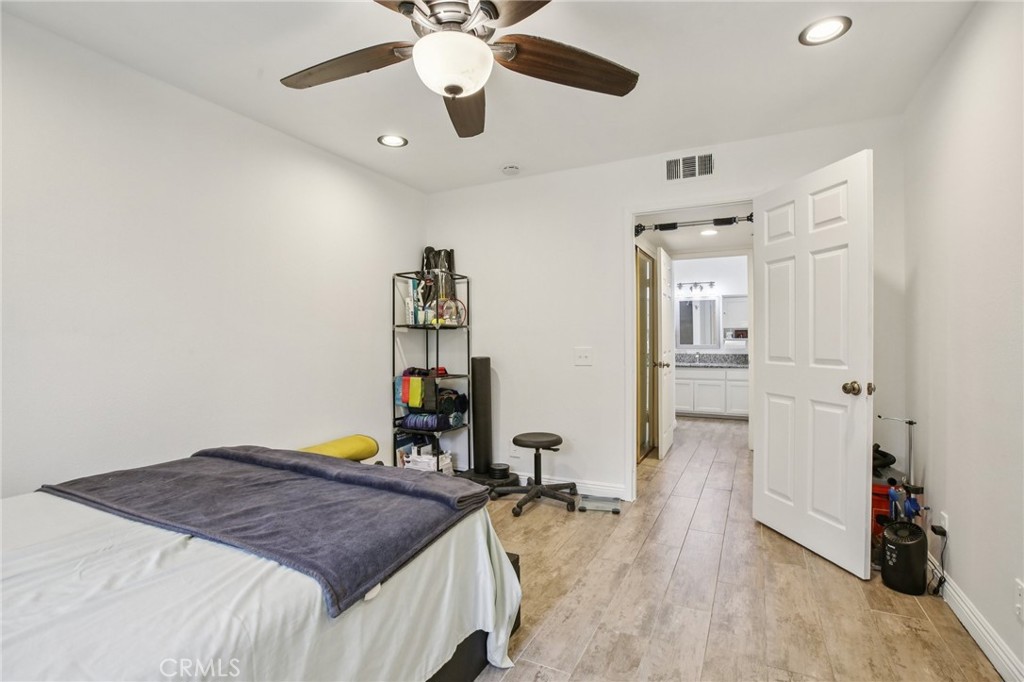 MLS #OC25222449 image #9