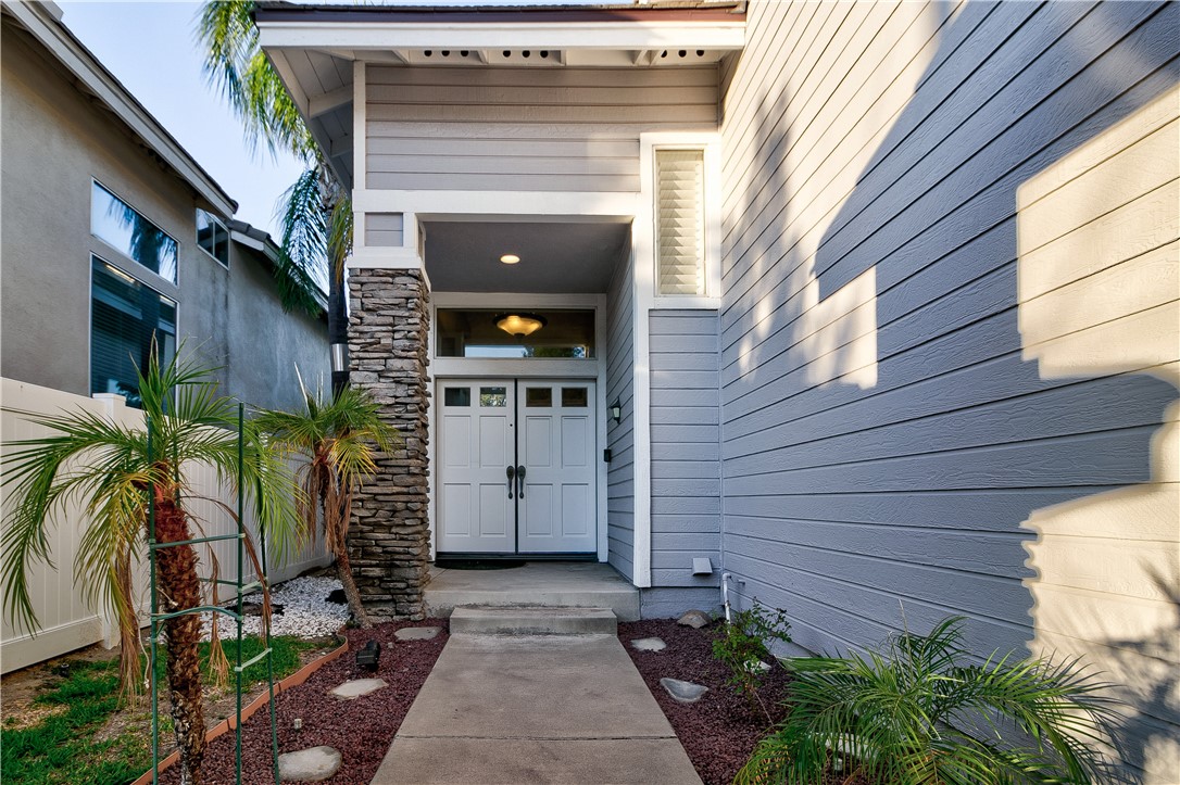 MLS #OC25222473 image #1