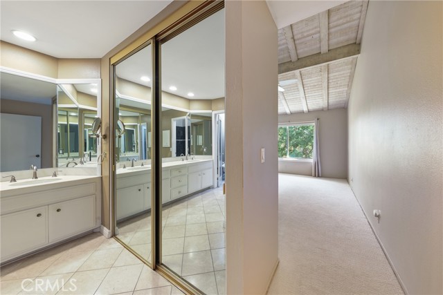 MLS #OC25222475 image #15