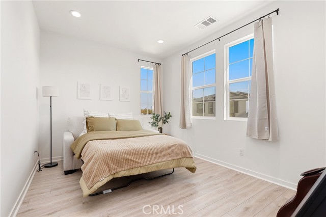 MLS #OC25222588 image #16