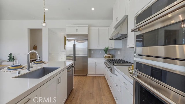 MLS #OC25222995 image #2