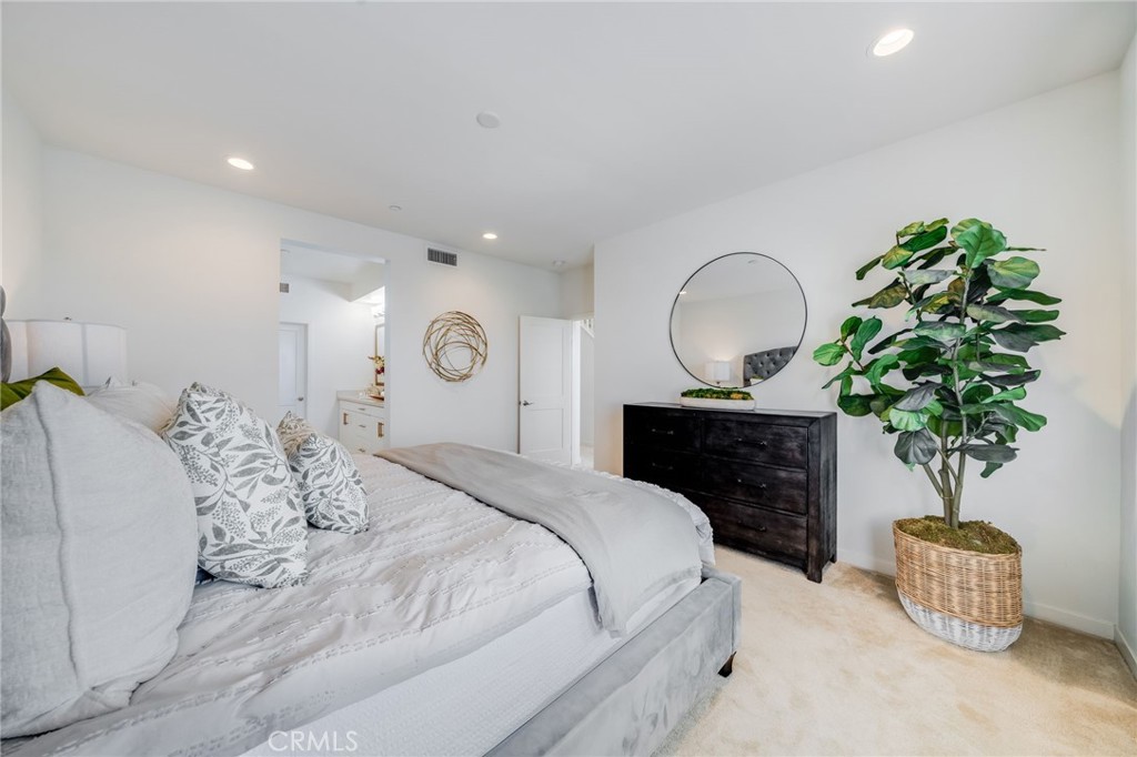 MLS #OC25223142 image #22