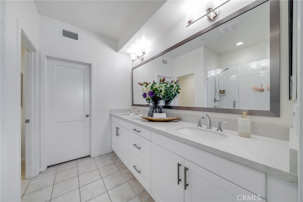 MLS #OC25223142 image #25