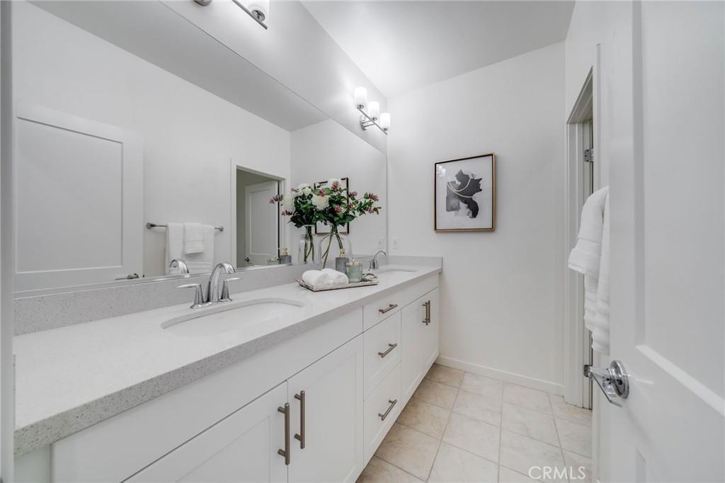 MLS #OC25223142 image #27