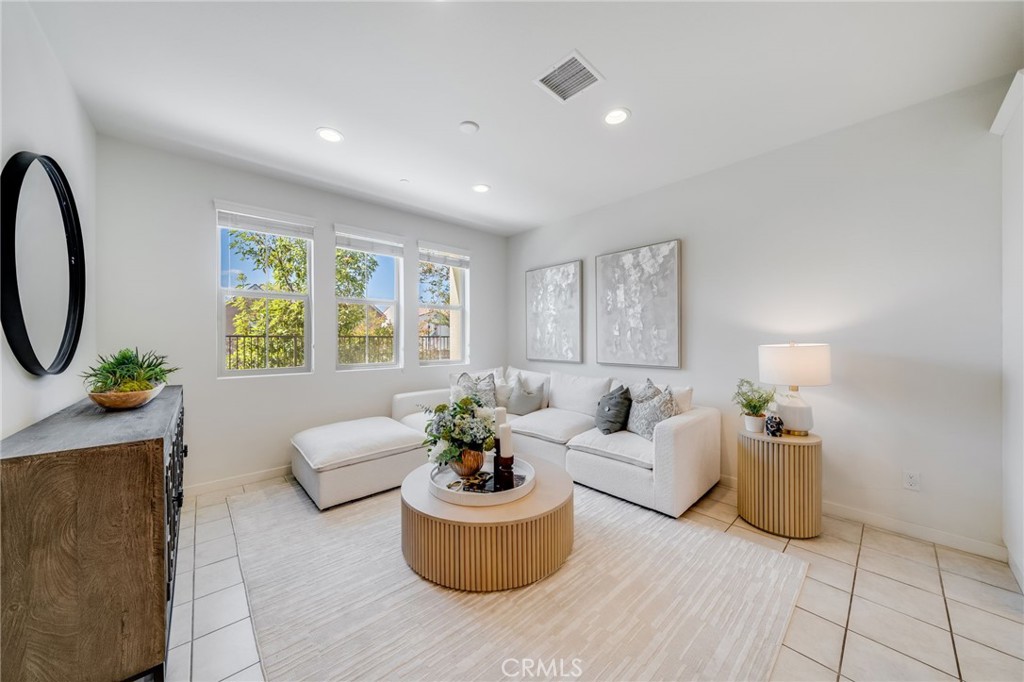 MLS #OC25223142 image #4