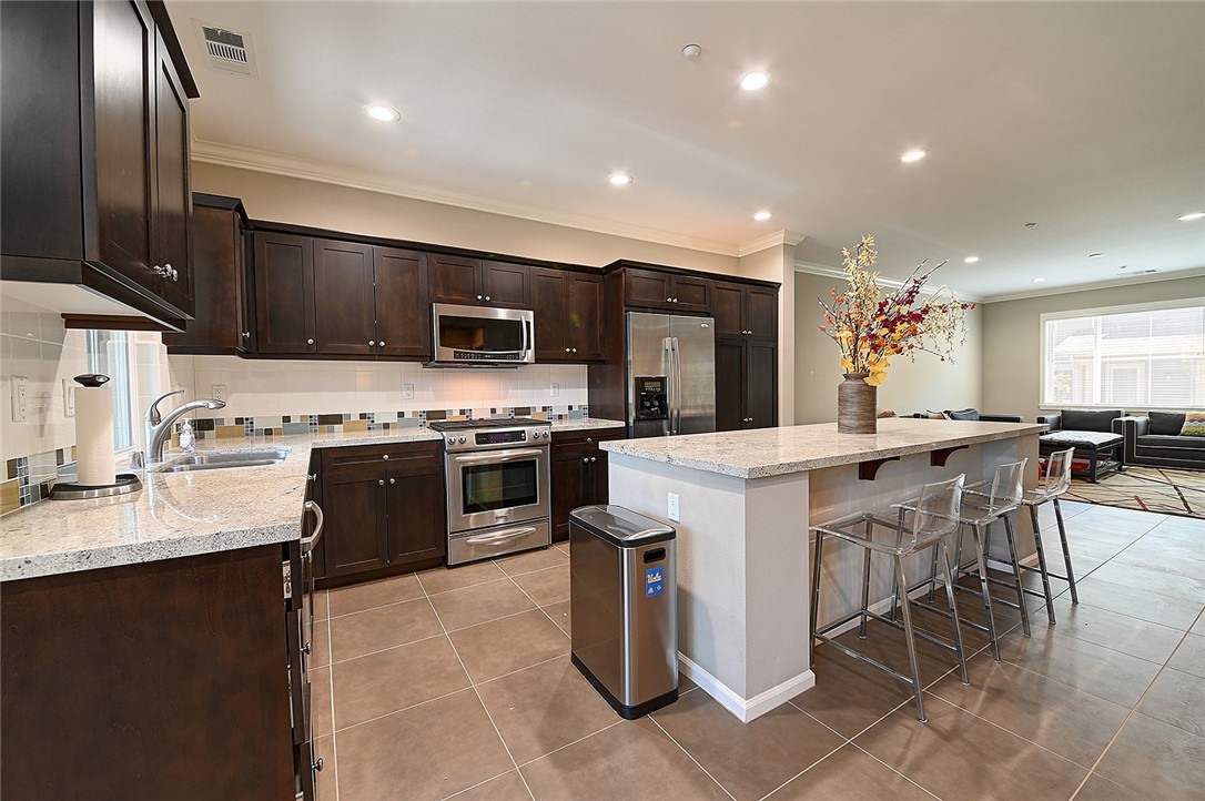 MLS #OC25223299 image #13