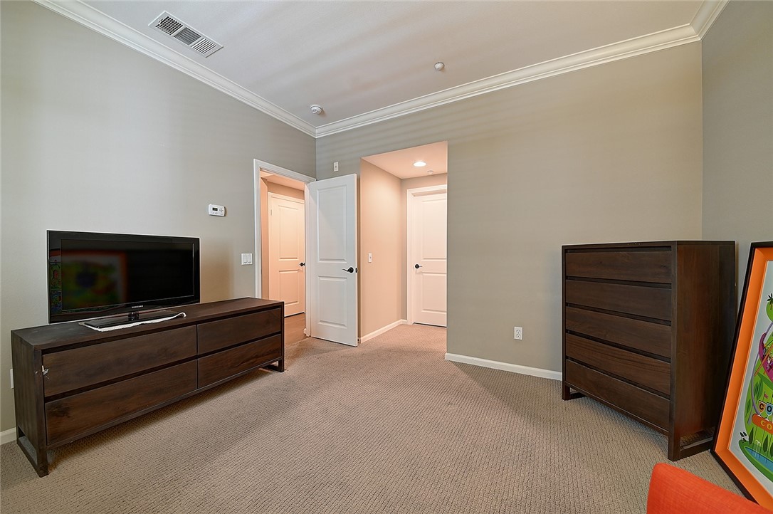 MLS #OC25223299 image #4