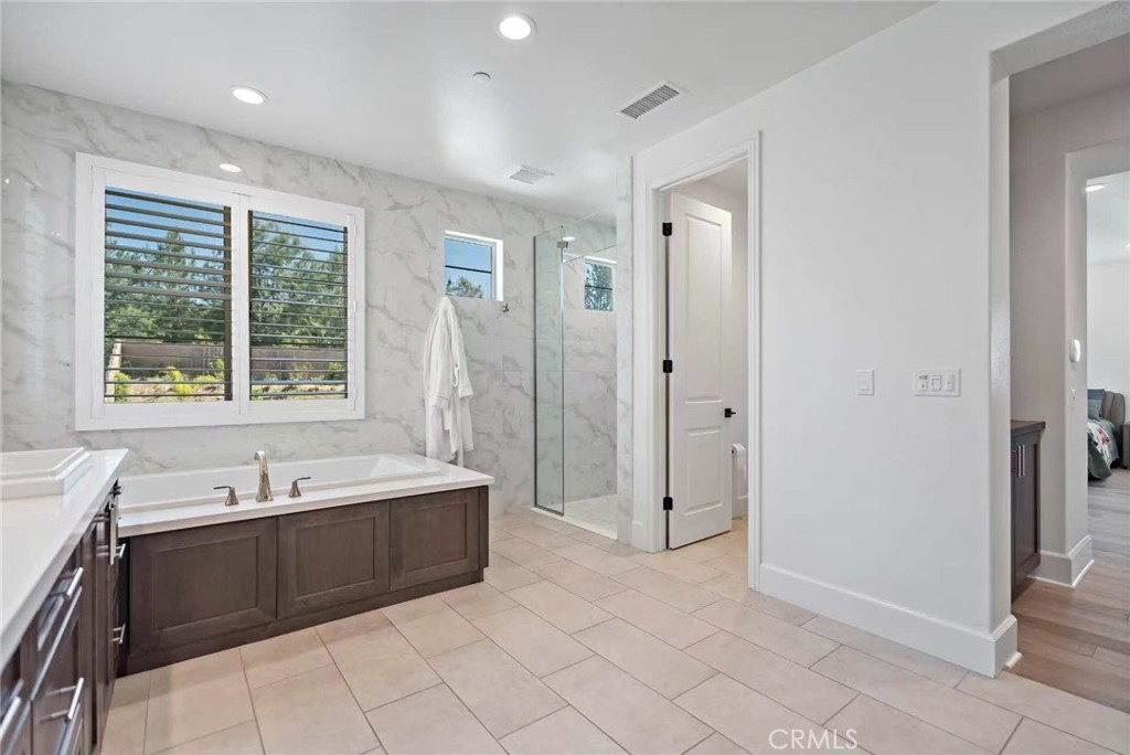 MLS #OC25223381 image #14