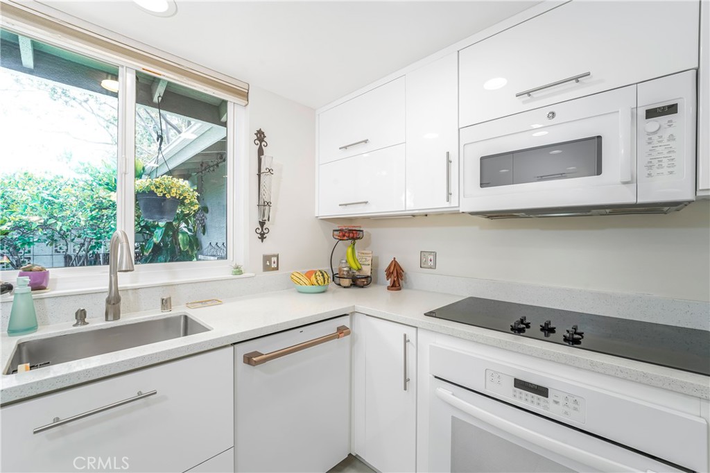 MLS #OC25223447 image #11