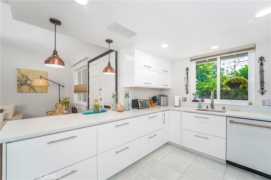 MLS #OC25223447 image #9