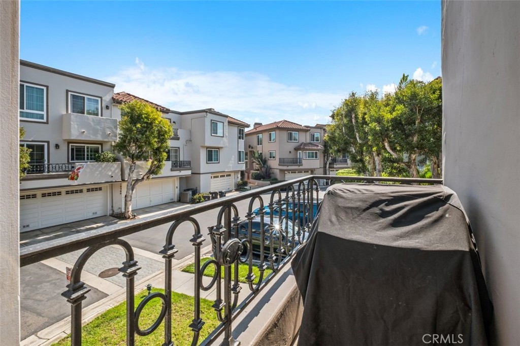 MLS #OC25223473 image #15