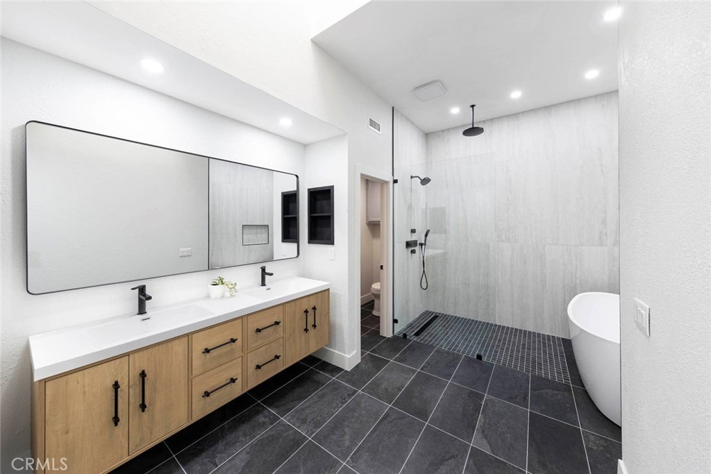 MLS #OC25223527 image #25