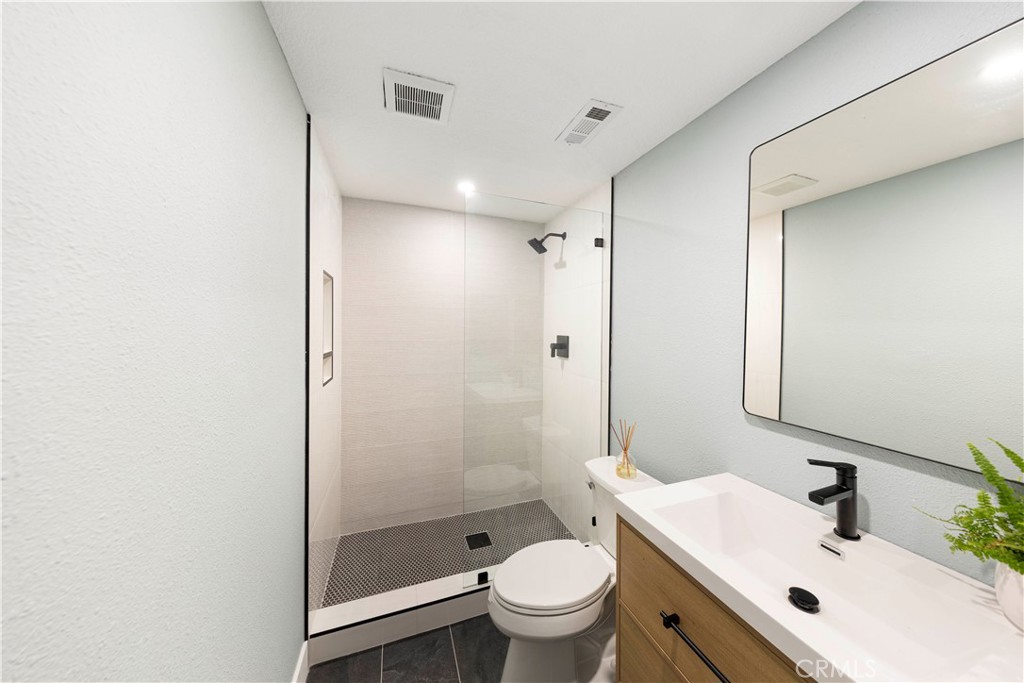 MLS #OC25223527 image #37