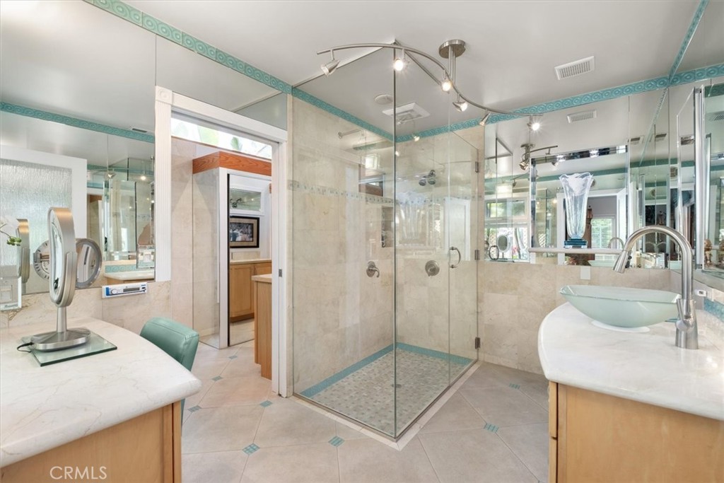 MLS #OC25223685 image #21