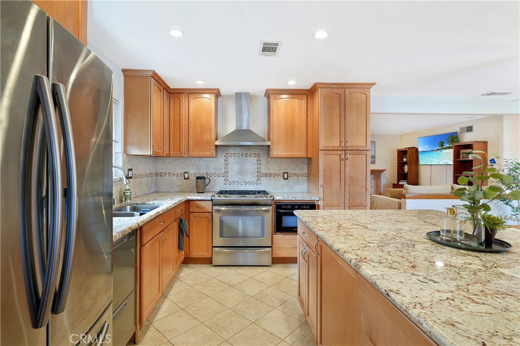 MLS #OC25223824 image #11