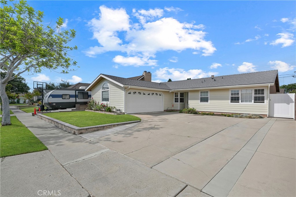 MLS #OC25223824 image #2