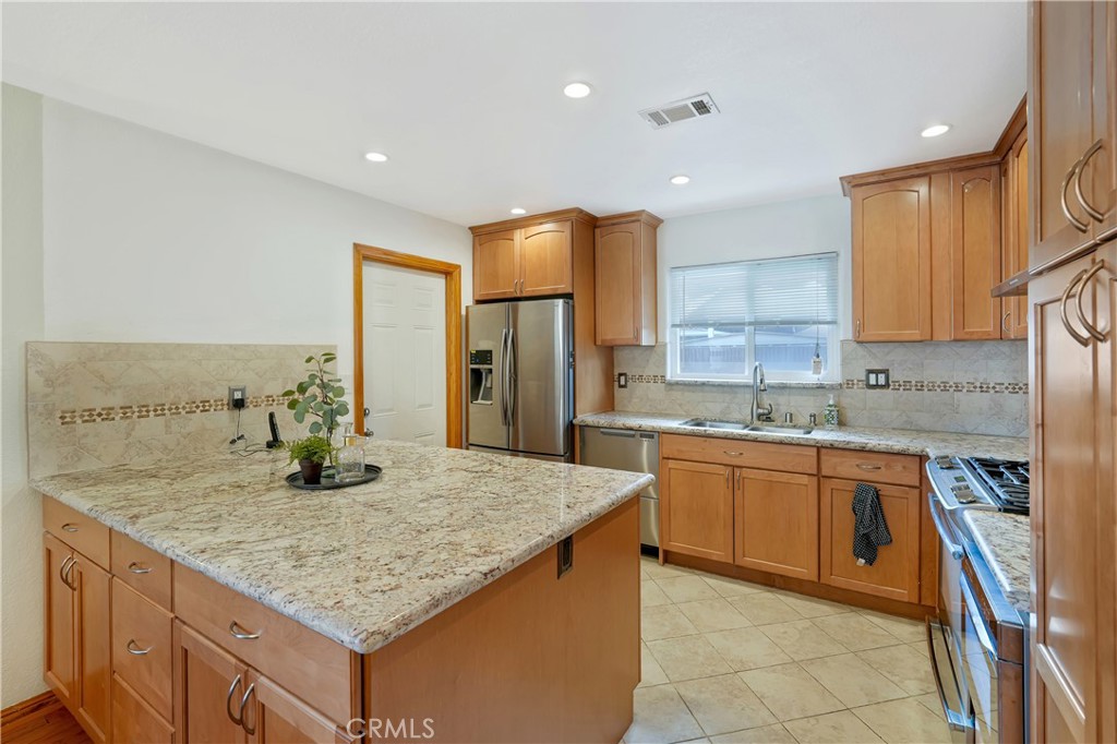 MLS #OC25223824 image #9