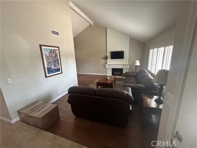 MLS #OC25223847 image #4