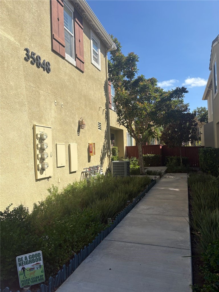 MLS #OC25223937 image #1