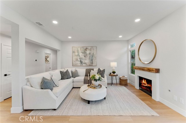 MLS #OC25223965 image #9