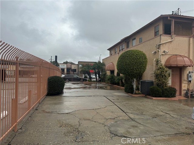 MLS #OC25223986 image #2