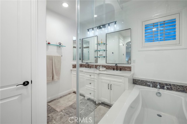 MLS #OC25224021 image #25