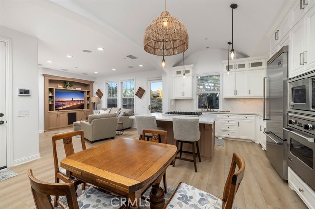 MLS #OC25224021 image #9