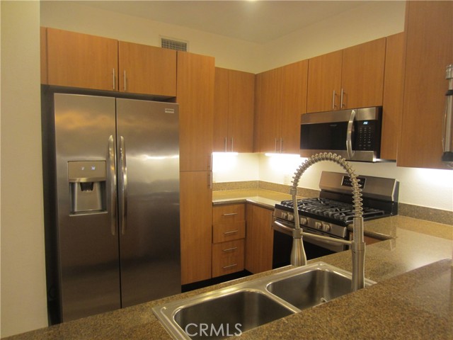 MLS #OC25224126 image #8
