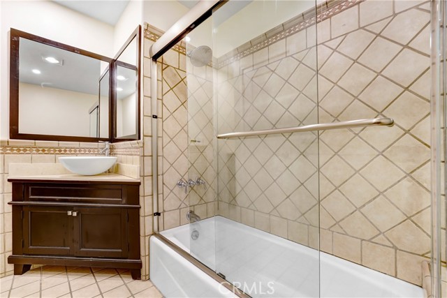 MLS #OC25224176 image #6