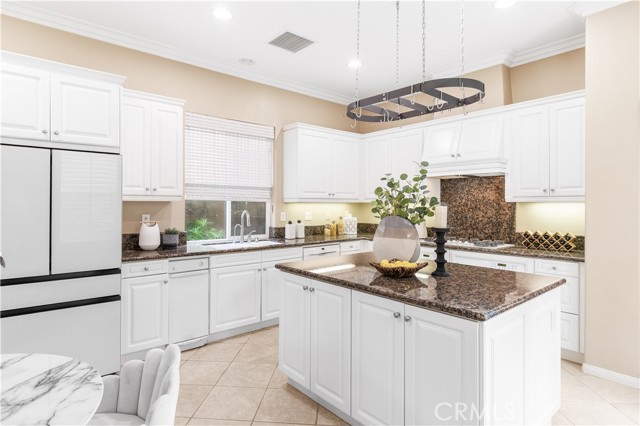 MLS #OC25224195 image #5